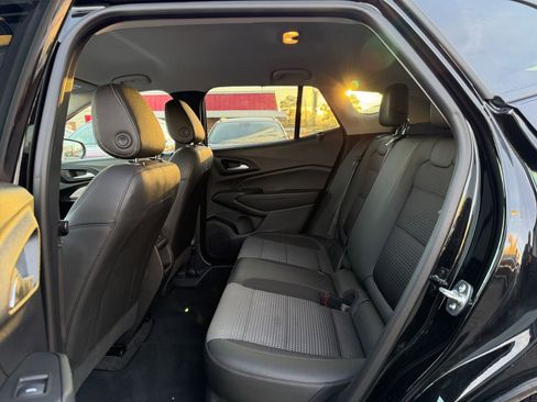 Used 2025 Chevrolet Trax LT image 23