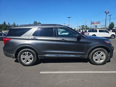 Used 2020 Ford Explorer XLT w/ Equipment Group 202A AWD/4WD image 2