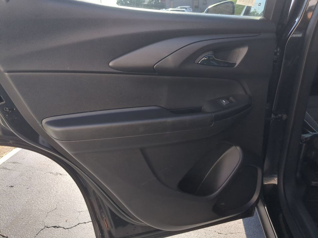 Used 2025 Chevrolet TrailBlazer LT AWD/4WD image 26