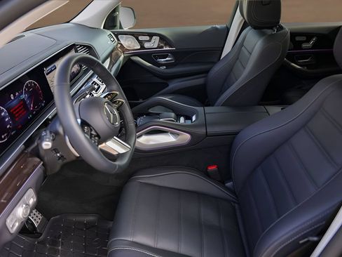 Used 2026 Mercedes-Benz GLS 450 4MATIC image 8