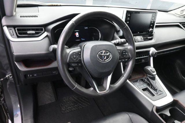 Used 2019 Toyota RAV4 Limited FWD image 24