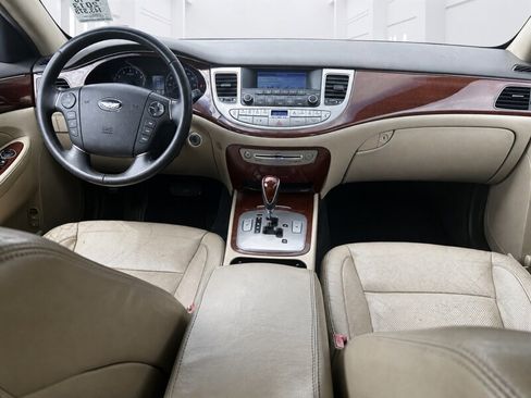 Used 2013 Hyundai Genesis 3.8 RWD image 7