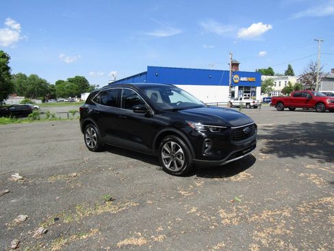 Used 2025 Ford Escape Platinum AWD/4WD image 57