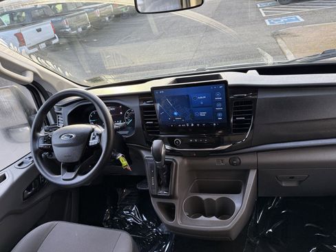 Used 2024 Ford Transit 350 XLT image 19