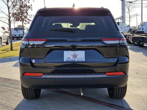 New 2026 Jeep Grand Cherokee Limited RWD image 4