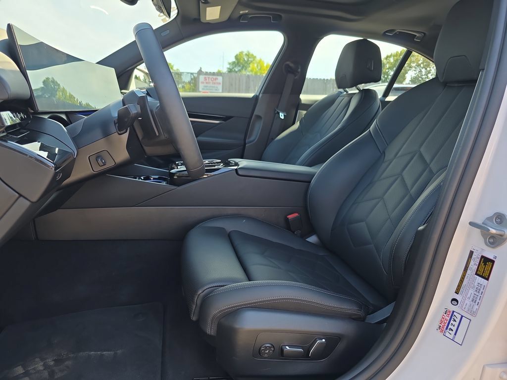 Used 2026 BMW 530i RWD image 10