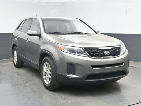Used 2015 Kia Sorento LX FWD image 2