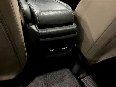 Used 2019 Honda Civic Touring image 10
