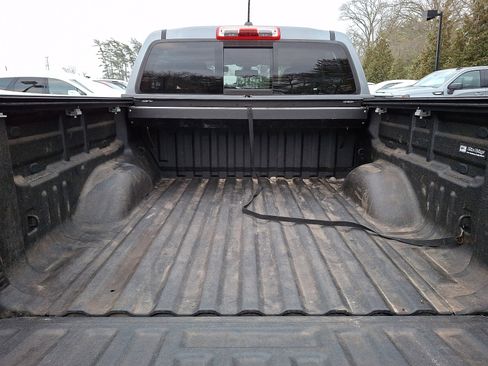 Used 2018 GMC Canyon SLE w/ SLE Convenience Package image 30