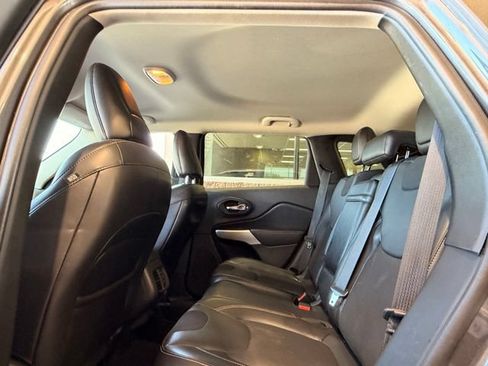 Used 2018 Jeep Cherokee Latitude Plus FWD image 9