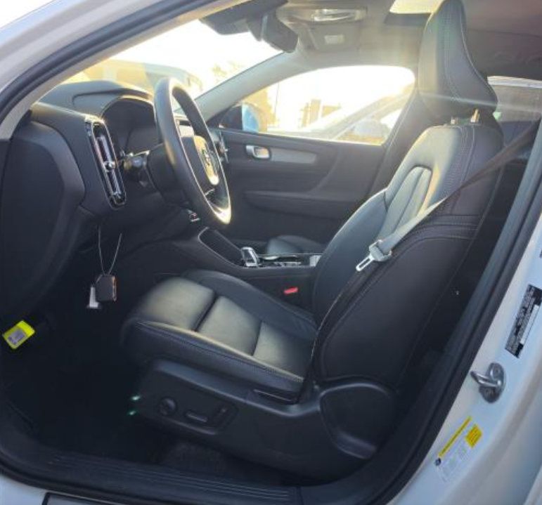 Used 2026 Volvo XC40 B5 Plus AWD/4WD image 2