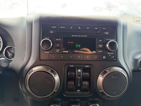 Used 2018 Jeep Wrangler Unlimited Sport AWD/4WD image 22