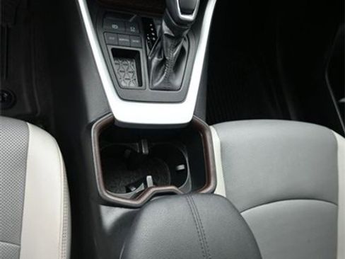 Used 2023 Toyota RAV4 Limited image 31