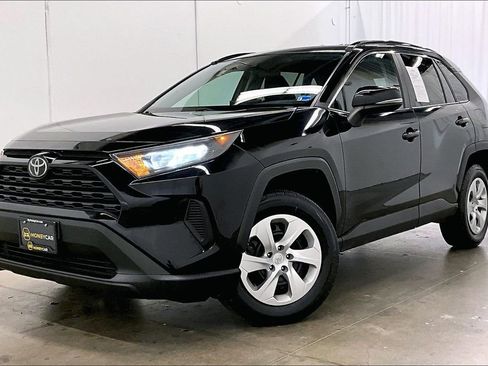Used 2021 Toyota RAV4 LE AWD/4WD image 3