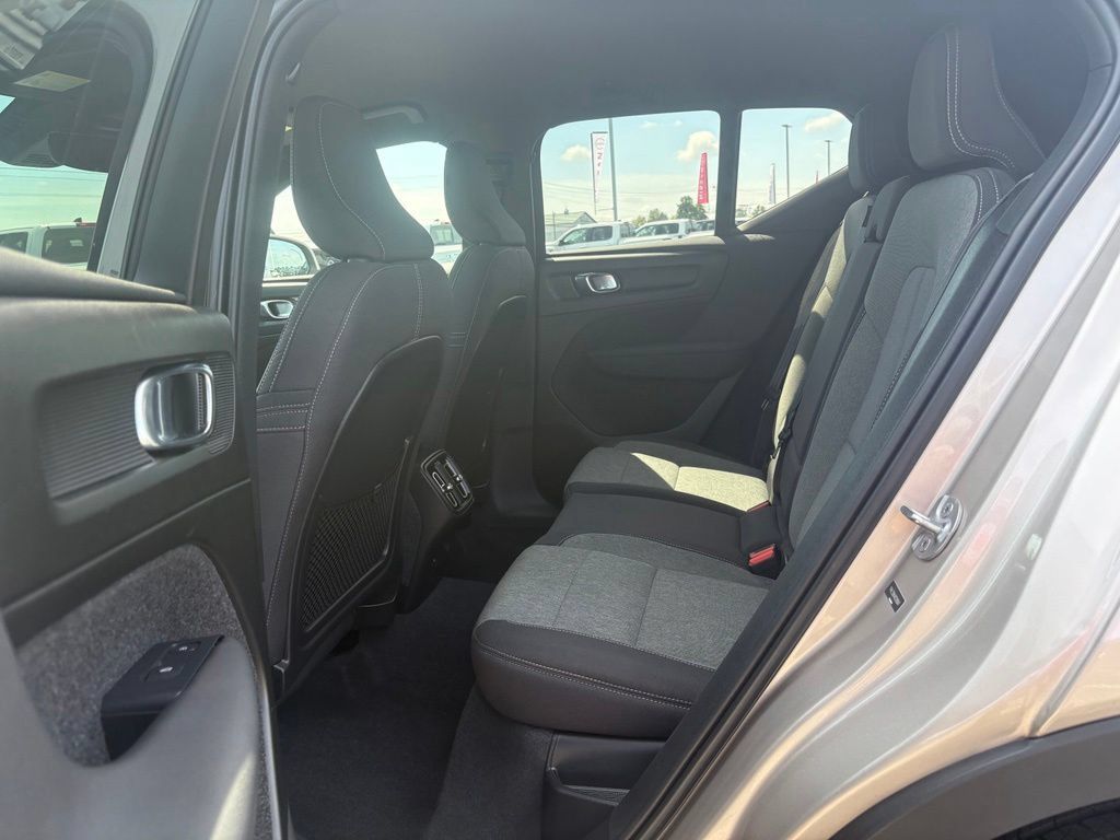 Used 2024 Volvo XC40 B5 Core AWD/4WD image 21