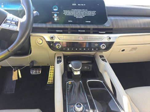 Used 2024 Kia Telluride SX w/ Towing Package AWD/4WD image 5