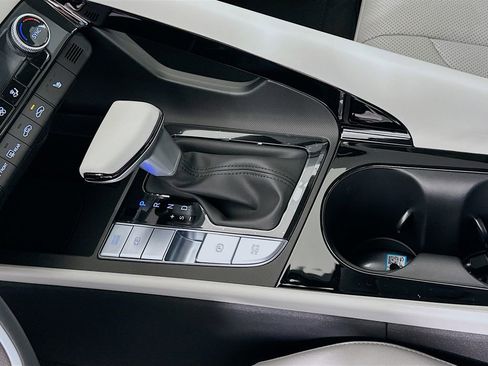 New 2026 Hyundai Elantra Limited image 15