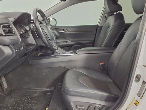Used 2020 Toyota Camry XSE image 7