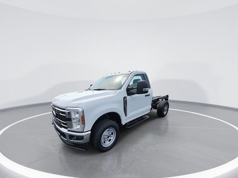 New 2025 Ford F350 XL w/ XL Chrome Package image 4
