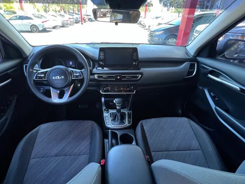 Used 2023 Kia Seltos LX AWD/4WD image 17