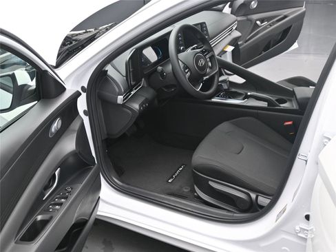 New 2026 Hyundai Elantra SE image 5