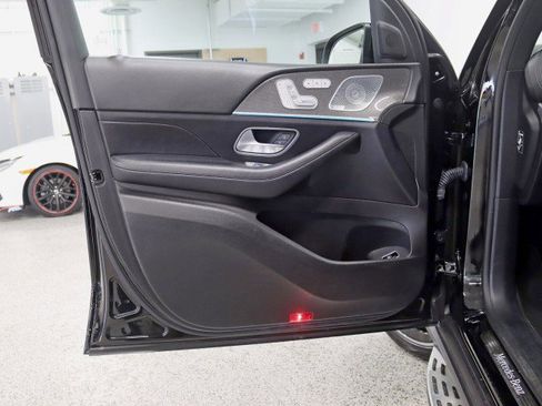 Used 2021 Mercedes-Benz GLS 580 4MATIC image 39