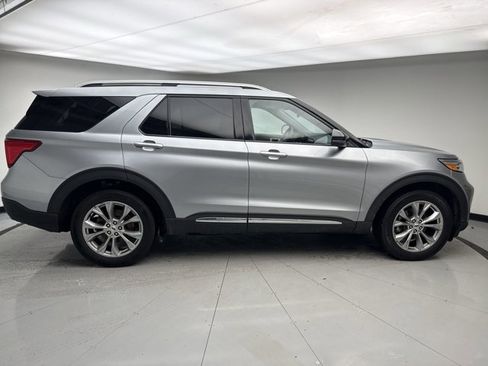 Used 2022 Ford Explorer Limited w/ Equipment Group 301A image 6