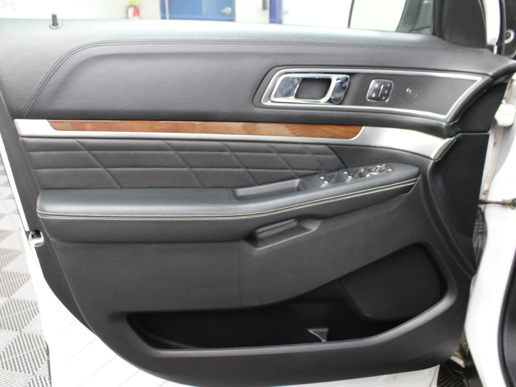 Used 2016 Ford Explorer Platinum AWD/4WD image 66