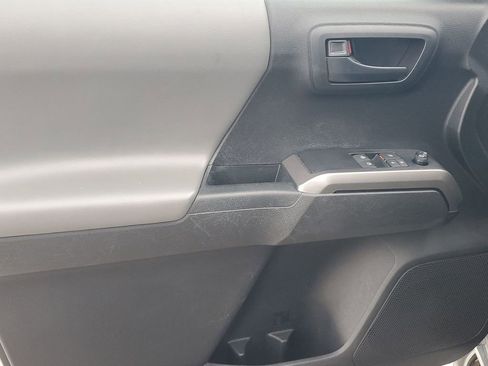 Certified 2022 Toyota Tacoma SR5 image 38