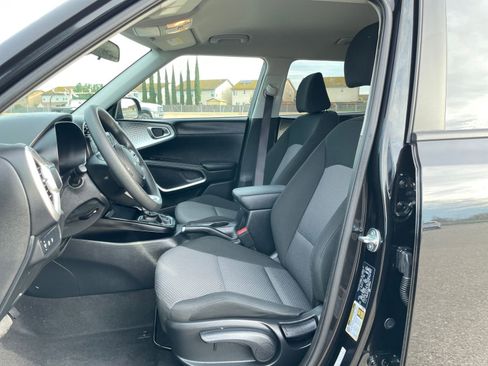 Used 2025 Kia Soul LX w/ LX Technology Package image 27