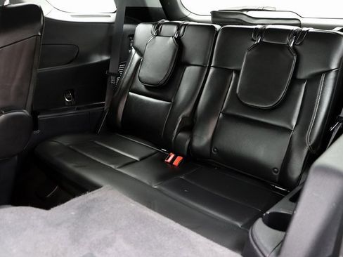 Used 2022 Ford Explorer XLT w/ Equipment Group 202A image 12