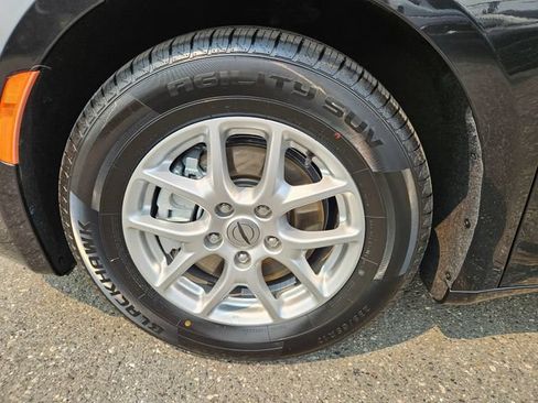 Used 2023 Chrysler Voyager LX FWD image 9