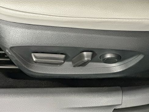 Used 2023 Toyota Camry SE image 13