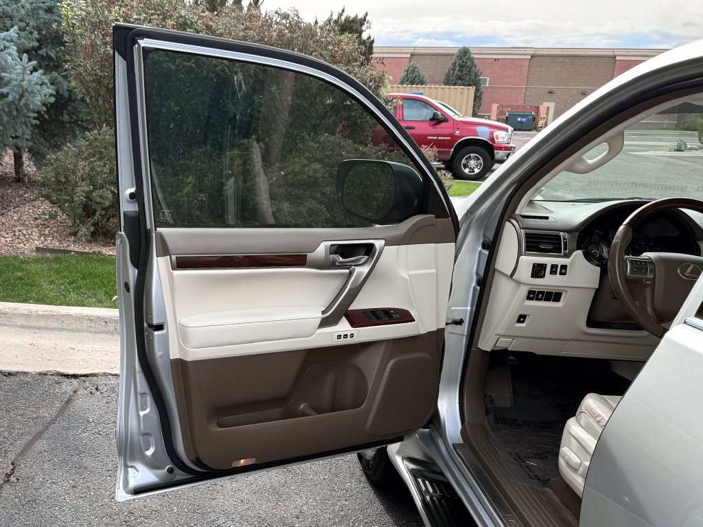 Used 2019 Lexus GX 460 Premium w/ Premium Package AWD/4WD image 16
