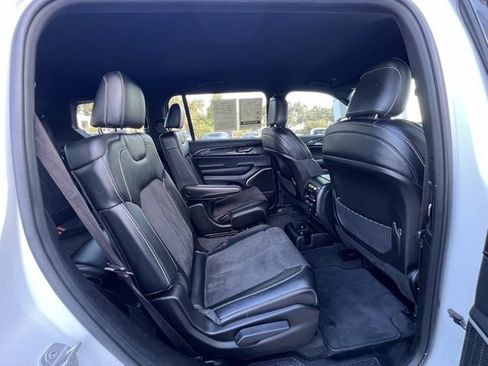 Used 2021 Jeep Grand Cherokee L Laredo image 23