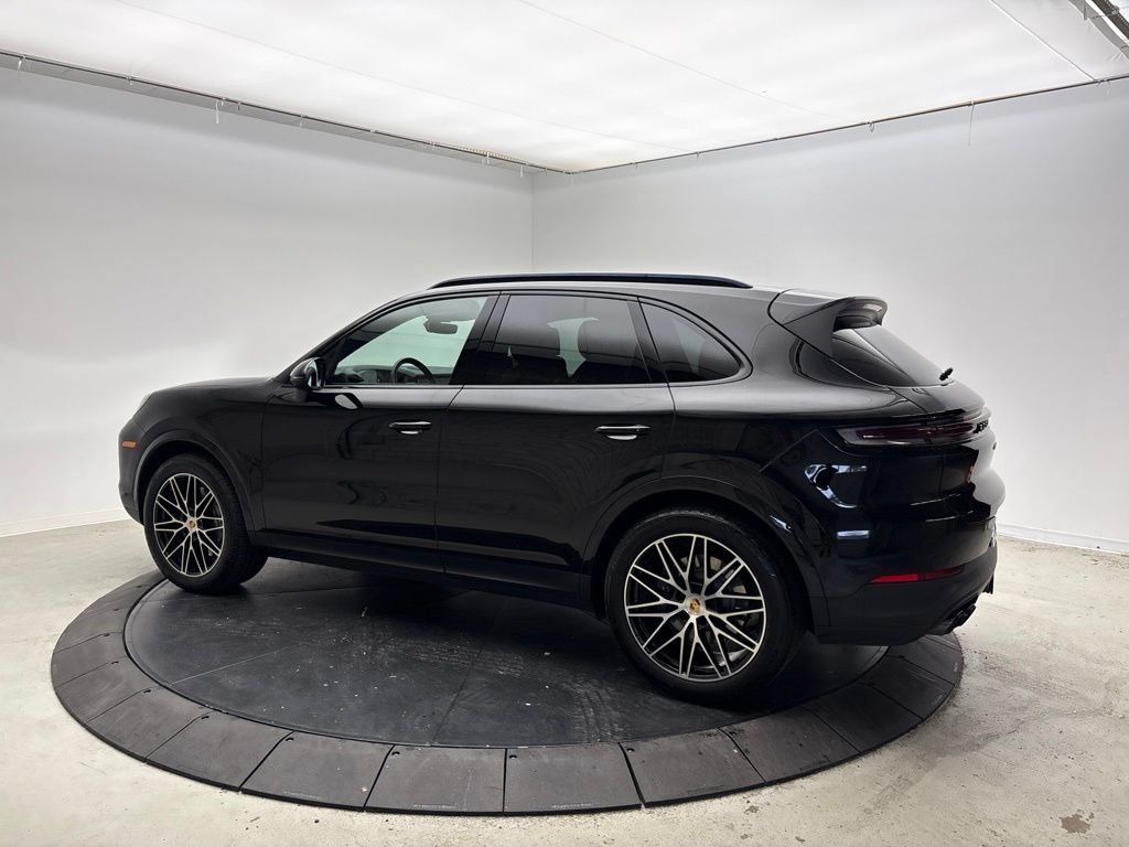 Certified 2024 Porsche Cayenne AWD/4WD image 3