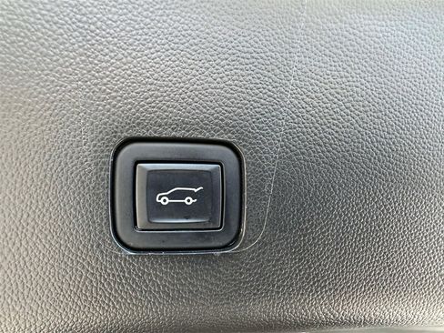 Used 2022 Chevrolet Traverse RS w/ LPO, Floor Liner Package image 18