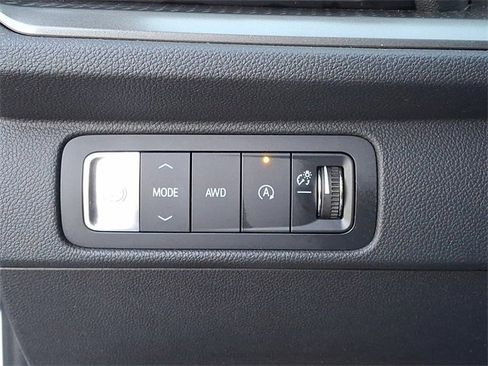 Used 2024 Chevrolet Traverse LT image 27