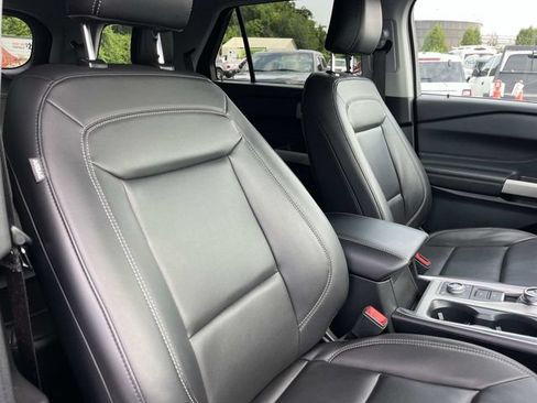 Used 2024 Ford Explorer XLT w/ Equipment Group 202A AWD/4WD image 31