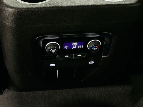 Used 2021 Chevrolet Suburban RST image 30