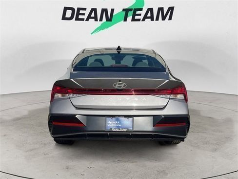 Certified 2024 Hyundai Elantra SEL w/ Convenience Package image 7