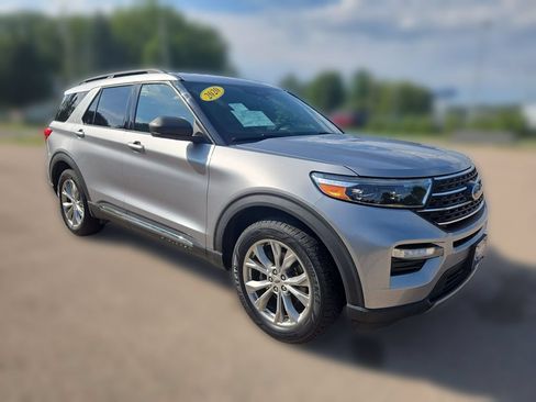Used 2020 Ford Explorer XLT w/ Equipment Group 202A AWD/4WD image 17