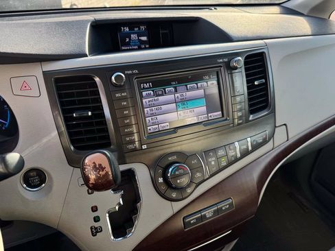 Used 2013 Toyota Sienna Limited w/ Premium Pkg AWD/4WD image 22