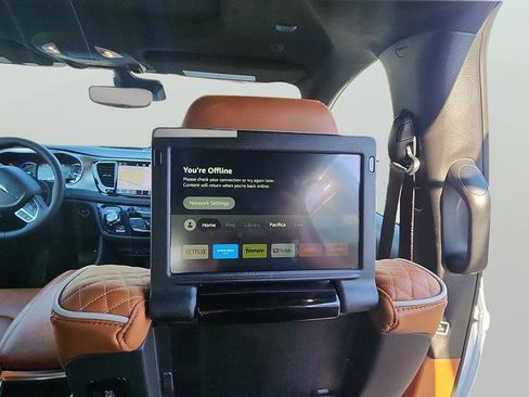 Used 2025 Chrysler Pacifica Pinnacle image 24