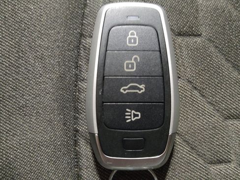 Used 2019 Chevrolet Equinox LT image 32