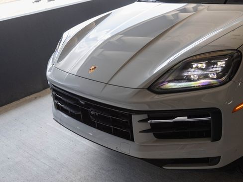 Certified 2026 Porsche Cayenne Coupe image 34