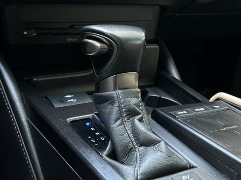 Used 2021 Lexus ES 300h w/ Accessory Package FWD image 19