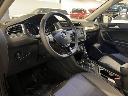 Used 2021 Volkswagen Tiguan SE FWD image 11