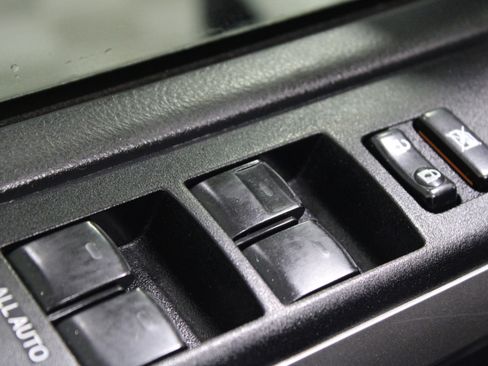 Used 2017 Toyota 4Runner SR5 image 4