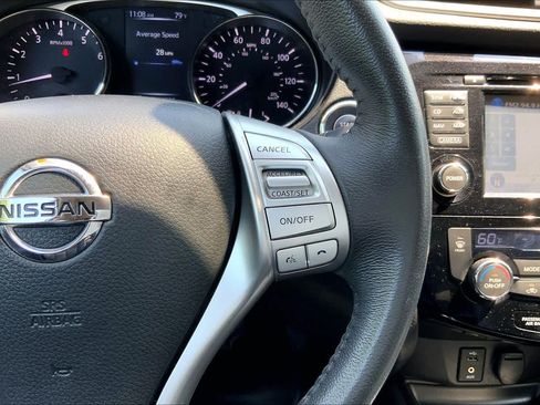 Used 2015 Nissan Rogue SL AWD/4WD image 25